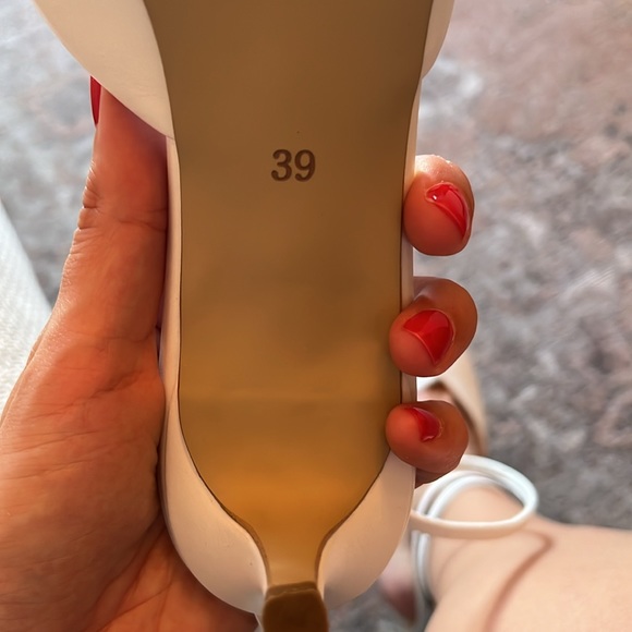 White leather kitten heels - Picture 5 of 5